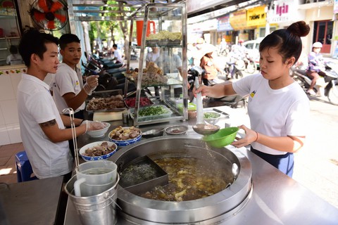 Sài Gòn có phở Phú Vương - Ảnh 1. Sài Gòn có phở Phú Vương - Ảnh 1.
