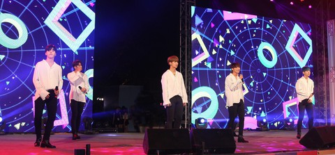 Hai nhóm nhạc Hàn G-Friend và Snuper sẽ biểu diễn ở phố đi bộ Nguyễn Huệ - Ảnh 1. Hai nhóm nhạc Hàn G-Friend và Snuper sẽ biểu diễn ở phố đi bộ Nguyễn Huệ - Ảnh 1.