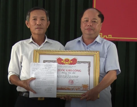 Phong liệt sĩ, trao bằng Tổ quốc ghi công cho nam sinh viên cứu 3 người khỏi đuối nước - Ảnh 1. Phong liệt sĩ, trao bằng Tổ quốc ghi công cho nam sinh viên cứu 3 người khỏi đuối nước - Ảnh 1.