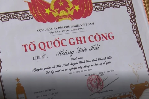 Phong liệt sĩ, trao bằng Tổ quốc ghi công cho nam sinh viên cứu 3 người khỏi đuối nước - Ảnh 2. Phong liệt sĩ, trao bằng Tổ quốc ghi công cho nam sinh viên cứu 3 người khỏi đuối nước - Ảnh 2.
