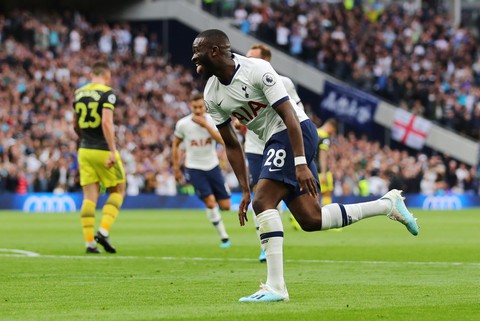 Thủ môn Lloris để thua bàn ngớ ngẩn, Tottenham suýt phải trả giá - Ảnh 1. Thủ môn Lloris để thua bàn ngớ ngẩn, Tottenham suýt phải trả giá - Ảnh 1.