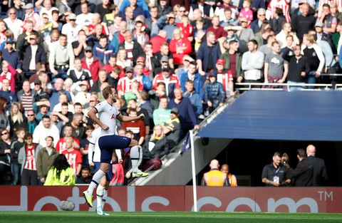 Thủ môn Lloris để thua bàn ngớ ngẩn, Tottenham suýt phải trả giá - Ảnh 3. Thủ môn Lloris để thua bàn ngớ ngẩn, Tottenham suýt phải trả giá - Ảnh 3.