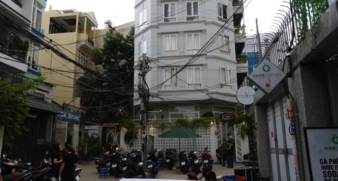 Vụ thẩm phán, giảng viên bị tố bắt trẻ em: Trục xuất đối tượng chiếm giữ nhà - Ảnh 3. Vụ thẩm phán, giảng viên bị tố bắt trẻ em: Trục xuất đối tượng chiếm giữ nhà - Ảnh 3.