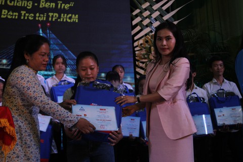 86 suất học bổng đến với tân sinh viên khó khăn Bến Tre, Tiền Giang - Ảnh 6. 86 suất học bổng đến với tân sinh viên khó khăn Bến Tre, Tiền Giang - Ảnh 6.