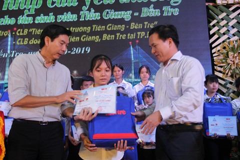 86 suất học bổng đến với tân sinh viên khó khăn Bến Tre, Tiền Giang - Ảnh 7. 86 suất học bổng đến với tân sinh viên khó khăn Bến Tre, Tiền Giang - Ảnh 7.