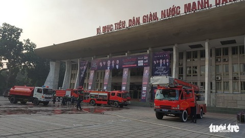 Cháy hội trường Cung văn hóa Việt Xô, sân khấu tan hoang trước show lớn - Ảnh 7. Cháy hội trường Cung văn hóa Việt Xô, sân khấu tan hoang trước show lớn - Ảnh 7.
