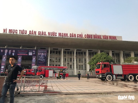 Cháy hội trường Cung văn hóa Việt Xô, sân khấu tan hoang trước show lớn - Ảnh 5. Cháy hội trường Cung văn hóa Việt Xô, sân khấu tan hoang trước show lớn - Ảnh 5.