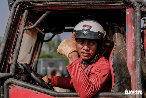 Thót tim đua xe ô tô địa hình ở Đồng Mô, Hà Nội - Ảnh 11. Thót tim đua xe ô tô địa hình ở Đồng Mô, Hà Nội - Ảnh 11.