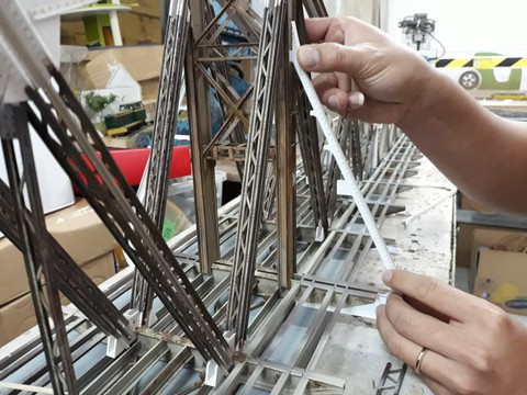 Chưa từng đến Hà Nội, 8X Đà Lạt làm mô hình cầu Long Biên như thật - Ảnh 3. Chưa từng đến Hà Nội, 8X Đà Lạt làm mô hình cầu Long Biên như thật - Ảnh 3.