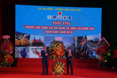 EVNNPC tham gia Hội thi Người làm công tác An toàn vệ sinh lao động giỏi 2019 - Ảnh 3. EVNNPC tham gia Hội thi Người làm công tác An toàn vệ sinh lao động giỏi 2019 - Ảnh 3.