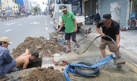 Nguy cơ đáng lo: dân TP.HCM thiếu nước sạch - Ảnh 1. Nguy cơ đáng lo: dân TP.HCM thiếu nước sạch - Ảnh 1.
