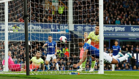 Khuất phục Everton, M.C tiếp tục bám đuổi Liverpool - Ảnh 2. Khuất phục Everton, M.C tiếp tục bám đuổi Liverpool - Ảnh 2.
