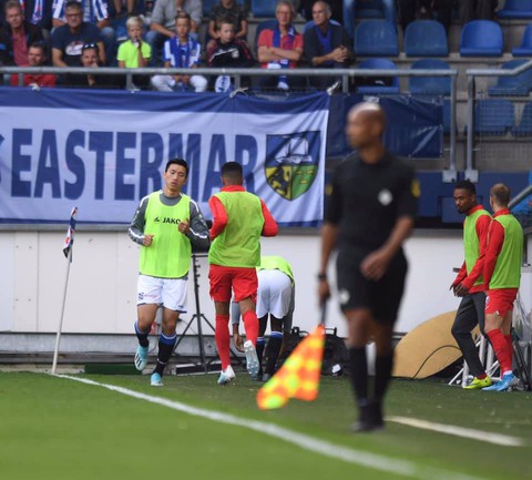 Văn Hậu chưa được chào sân ở Hà Lan dù Heerenveen thắng đậm Venlo - Ảnh 1. Văn Hậu chưa được chào sân ở Hà Lan dù Heerenveen thắng đậm Venlo - Ảnh 1.