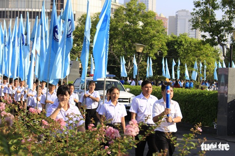 Tiểu Vy, Bình Minh rước đuốc phát động kỷ niệm ngày 3-2 - Ảnh 5. Tiểu Vy, Bình Minh rước đuốc phát động kỷ niệm ngày 3-2 - Ảnh 5.