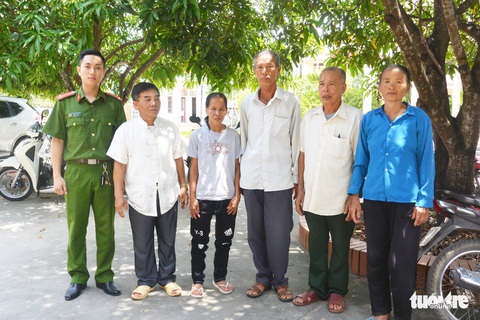 Ngày về đầy nước mắt của người phụ nữ bị lừa bán sang Trung Quốc sau hơn 20 năm - Ảnh 2. Ngày về đầy nước mắt của người phụ nữ bị lừa bán sang Trung Quốc sau hơn 20 năm - Ảnh 2.
