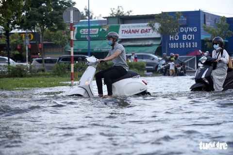 Van ngăn triều kẹt gây ngập nặng đợt triều đầu mùa - Ảnh 2. Van ngăn triều kẹt gây ngập nặng đợt triều đầu mùa - Ảnh 2.