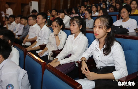 Tiếp sức đến trường chia sẻ khát vọng với tân sinh viên - Ảnh 5. Tiếp sức đến trường chia sẻ khát vọng với tân sinh viên - Ảnh 5.