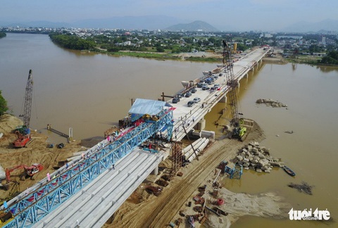 Hợp long đập dâng hạ lưu ngăn mặn giữ ngọt sông Dinh Ninh Thuận - Ảnh 1. Hợp long đập dâng hạ lưu ngăn mặn giữ ngọt sông Dinh Ninh Thuận - Ảnh 1.
