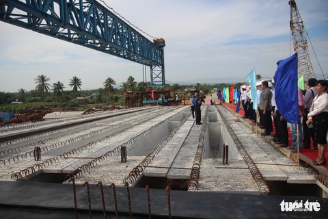 Hợp long đập dâng hạ lưu ngăn mặn giữ ngọt sông Dinh Ninh Thuận - Ảnh 3. Hợp long đập dâng hạ lưu ngăn mặn giữ ngọt sông Dinh Ninh Thuận - Ảnh 3.