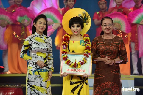 Chuông vàng vọng cổ 2019 vang tên Quách Thị Diễm Ngọc - Ảnh 11. Chuông vàng vọng cổ 2019 vang tên Quách Thị Diễm Ngọc - Ảnh 11.