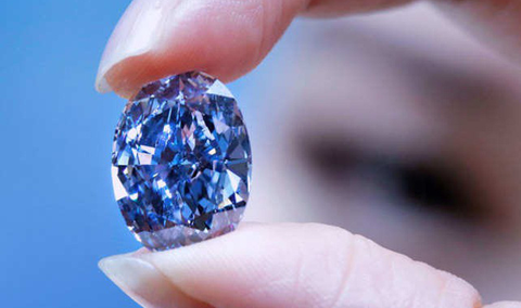 Bí ẩn viên kim cương xanh bị đánh cắp của ông hoàng Saudi - Ảnh 1. Bí ẩn viên kim cương xanh bị đánh cắp của ông hoàng Saudi - Ảnh 1.