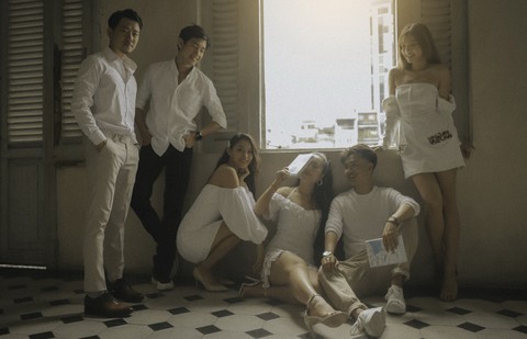 Học ở Mỹ, Hương Tràm vẫn ra MV Chúng ta không có sau này - Ảnh 3. Học ở Mỹ, Hương Tràm vẫn ra MV Chúng ta không có sau này - Ảnh 3.