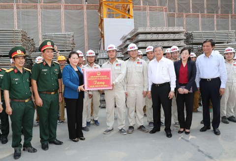 Chủ tịch Quốc hội Việt Nam hội kiến Tổng bí thư, Chủ tịch nước Lào - Ảnh 2. Chủ tịch Quốc hội Việt Nam hội kiến Tổng bí thư, Chủ tịch nước Lào - Ảnh 2.