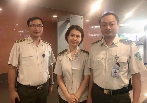 Nữ hành khách nhờ an ninh hàng không tìm 50 triệu đồng bỏ quên - Ảnh 1. Nữ hành khách nhờ an ninh hàng không tìm 50 triệu đồng bỏ quên - Ảnh 1.