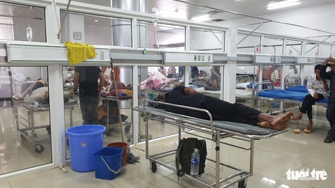 Bệnh viện ngàn tỉ mới bàn giao đã… dột tứ bề - Ảnh 4. Bệnh viện ngàn tỉ mới bàn giao đã… dột tứ bề - Ảnh 4.