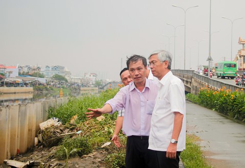 TP.HCM rà soát, kiểm tra các đoạn bờ bao xung yếu - Ảnh 2. TP.HCM rà soát, kiểm tra các đoạn bờ bao xung yếu - Ảnh 2.