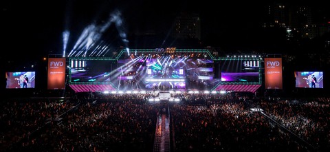 Show ‘nội’ liệu có đánh bật show ‘ngoại’? - Ảnh 1. Show ‘nội’ liệu có đánh bật show ‘ngoại’? - Ảnh 1.