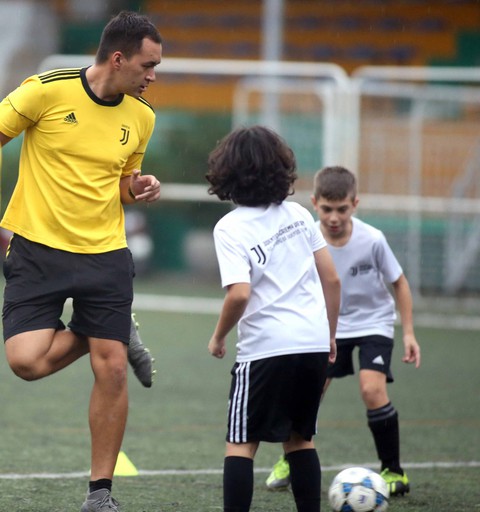 Ở Học viện Bóng đá Juventus tại Việt Nam: Szilard Việt - đi để trở về - Ảnh 1. Ở Học viện Bóng đá Juventus tại Việt Nam: Szilard Việt - đi để trở về - Ảnh 1.
