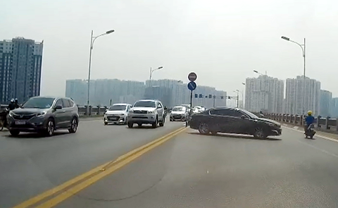 Đề nghị xử lý nghiêm tài xế ôtô quay đầu trái phép trên cầu Vĩnh Tuy - Ảnh 2. Đề nghị xử lý nghiêm tài xế ôtô quay đầu trái phép trên cầu Vĩnh Tuy - Ảnh 2.
