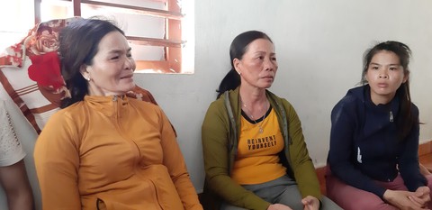 Làng biển buồn tan tác với những người vợ mòn mỏi ngóng chồng - Ảnh 1. Làng biển buồn tan tác với những người vợ mòn mỏi ngóng chồng - Ảnh 1.