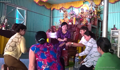 Mẹ Hường chữa bệnh bằng nước suối: phạt mẹ 25 triệu đồng - Ảnh 2. Mẹ Hường chữa bệnh bằng nước suối: phạt mẹ 25 triệu đồng - Ảnh 2.