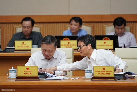 Thủ tướng Nguyễn Xuân Phúc nhắn tin ủng hộ người nghèo - Ảnh 4. Thủ tướng Nguyễn Xuân Phúc nhắn tin ủng hộ người nghèo - Ảnh 4.