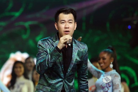 Hồ Trung Dũng lần đầu ngồi ghế nóng - Ảnh 1. Hồ Trung Dũng lần đầu ngồi ghế nóng - Ảnh 1.