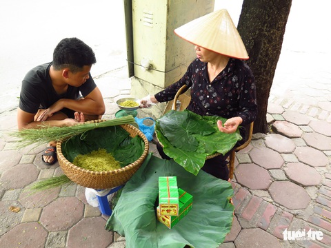 Xanh non ngọt ngào như cốm làng Vòng vào chính vụ - Ảnh 9. Xanh non ngọt ngào như cốm làng Vòng vào chính vụ - Ảnh 9.