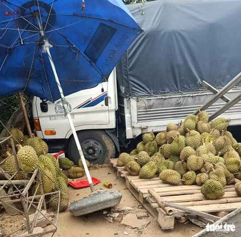 Một phụ nữ bị xe tải tông chết thảm khi đang đi bộ - Ảnh 1. Một phụ nữ bị xe tải tông chết thảm khi đang đi bộ - Ảnh 1.