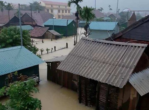 Nước sông Sê Pôn tràn vào khu dân cư, hàng ngàn hộ dân phải sơ tán - Ảnh 5. Nước sông Sê Pôn tràn vào khu dân cư, hàng ngàn hộ dân phải sơ tán - Ảnh 5.