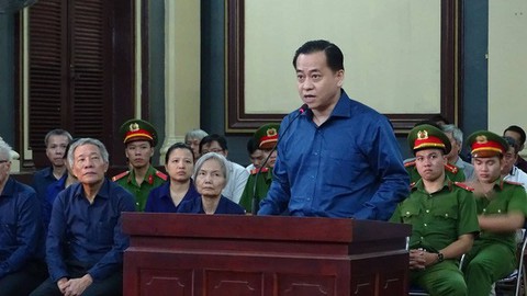Thu 5 khẩu súng, 18 viên đạn trong nhà cựu chủ tịch Đà Nẵng Trần Văn Minh - Ảnh 2. Thu 5 khẩu súng, 18 viên đạn trong nhà cựu chủ tịch Đà Nẵng Trần Văn Minh - Ảnh 2.