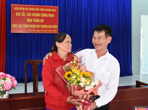 Xin lỗi công khai người bị bỏ tù oan 38 năm - Ảnh 3. Xin lỗi công khai người bị bỏ tù oan 38 năm - Ảnh 3.