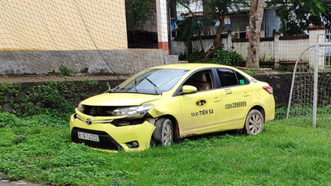 Bắt 2 tên cướp dùng súng gí vào đầu tài xế cướp taxi - Ảnh 1. Bắt 2 tên cướp dùng súng gí vào đầu tài xế cướp taxi - Ảnh 1.