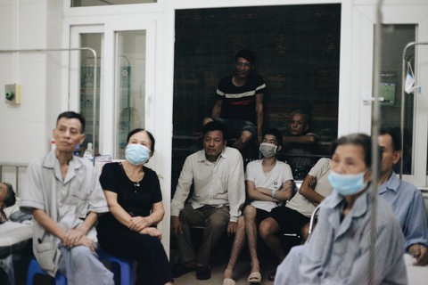 Những cổ động viên coi đá banh mà không được... la hét - Ảnh 3. Những cổ động viên coi đá banh mà không được... la hét - Ảnh 3.