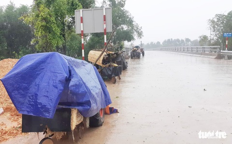 Mưa lũ, 222 trường ở Hà Tĩnh và 135 trường ở Nghệ An phải dừng khai giảng - Ảnh 3. Mưa lũ, 222 trường ở Hà Tĩnh và 135 trường ở Nghệ An phải dừng khai giảng - Ảnh 3.