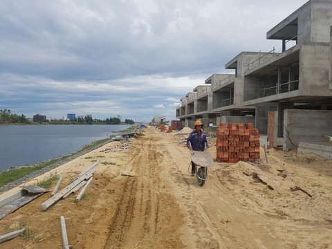 Thu hồi giấy phép xây dựng 36 biệt thự của Đất xanh miền Trung - Ảnh 2. Thu hồi giấy phép xây dựng 36 biệt thự của Đất xanh miền Trung - Ảnh 2.