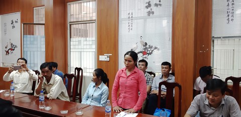 Phải chuyển điểm trường xa hơn, phụ huynh dắt con gặp giám đốc sở - Ảnh 2. Phải chuyển điểm trường xa hơn, phụ huynh dắt con gặp giám đốc sở - Ảnh 2.