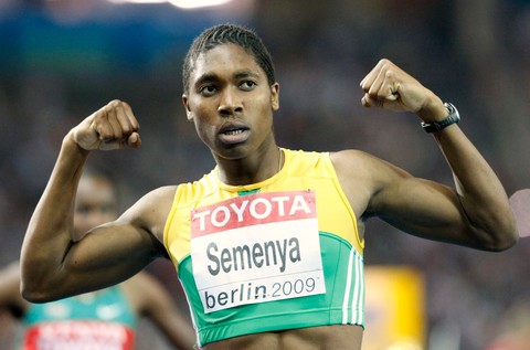 VĐV điền kinh nữ vô địch Olympic bị nghi ngờ là nam... chuyển sang đá bóng - Ảnh 1. VĐV điền kinh nữ vô địch Olympic bị nghi ngờ là nam... chuyển sang đá bóng - Ảnh 1.