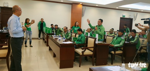 Tài xế GrabBike muốn doanh thu năm trên 150 triệu mới tính thuế - Ảnh 1. Tài xế GrabBike muốn doanh thu năm trên 150 triệu mới tính thuế - Ảnh 1.