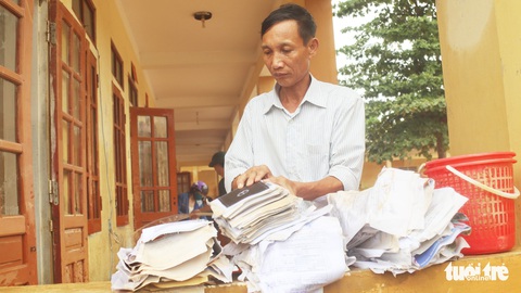 Trường ngập nặng, thầy cô dồn lực dọn dẹp đón học sinh - Ảnh 14. Trường ngập nặng, thầy cô dồn lực dọn dẹp đón học sinh - Ảnh 14.